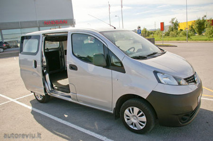 Nissan NV