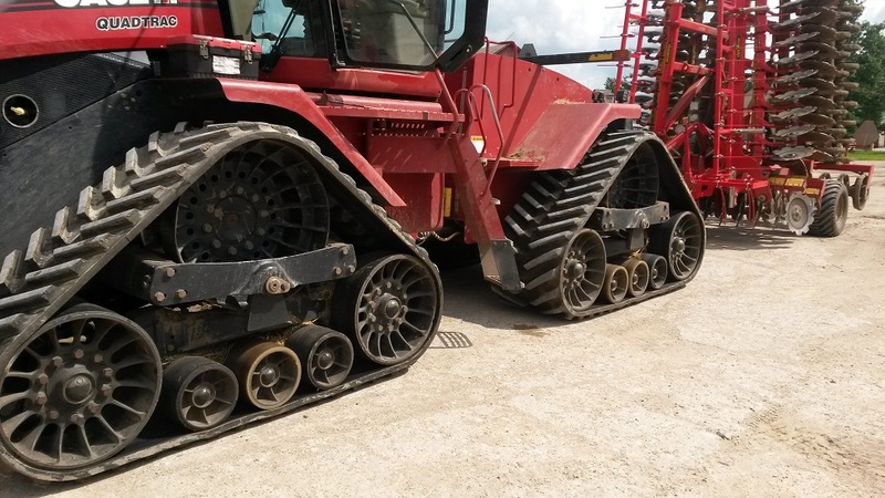 Case_ih_quadtrac_traktorius_su_poliuretanu_restauruotais_atraminiais_ritineliais