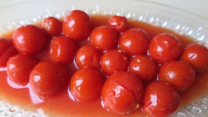 pomidorai savo sultyse